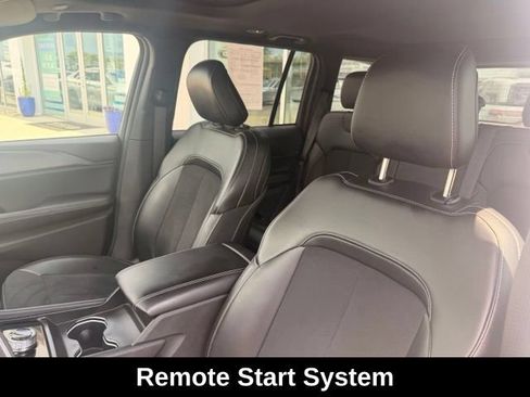 Used 2024 Jeep Grand Cherokee Altitude AWD/4WD image 7