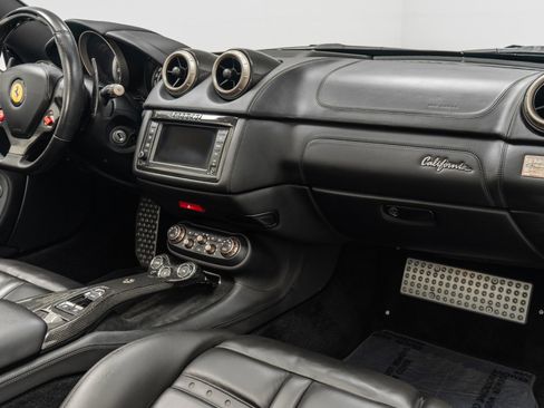 Used 2011 Ferrari California image 14