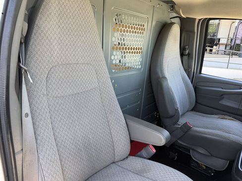 Used 2014 GMC Savana 2500 RWD image 23