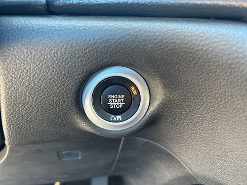 Used 2024 Chrysler Pacifica Limited w/ S Appearance Package image 42