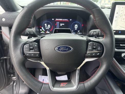 Used 2025 Ford Explorer ST AWD/4WD image 18