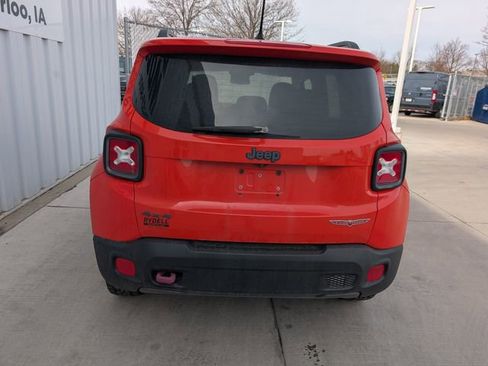 Used 2017 Jeep Renegade Trailhawk w/ Premium Trailhawk Package image 15