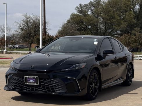 Used 2025 Toyota Camry SE image 8