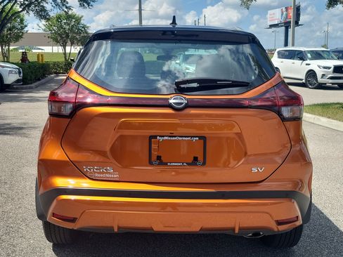 Certified 2024 Nissan Kicks SV FWD image 5