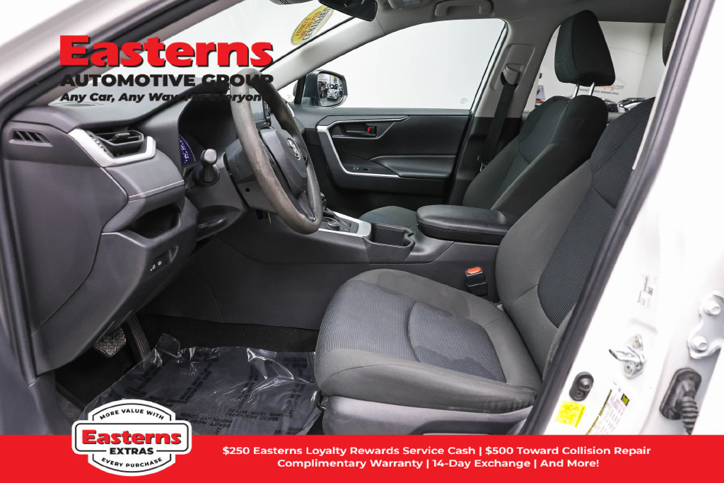 Used 2022 Toyota RAV4 LE AWD/4WD image 15