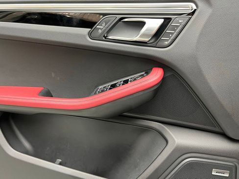 Certified 2025 Porsche Macan S AWD/4WD image 19