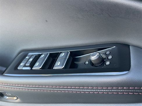 Used 2025 Jeep Wagoneer Launch Edition w/ Trailer Tow Group image 39