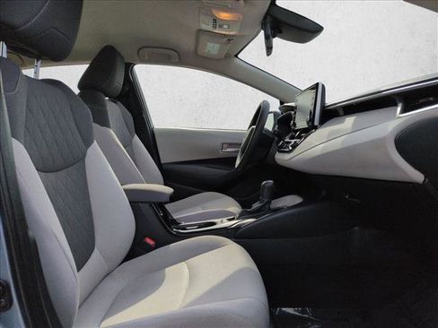 Used 2021 Toyota Corolla LE image 18