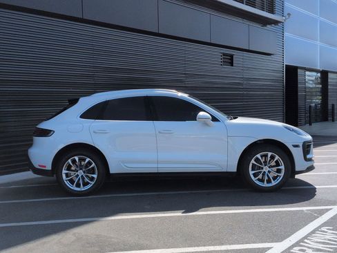 Certified 2022 Porsche Macan image 8