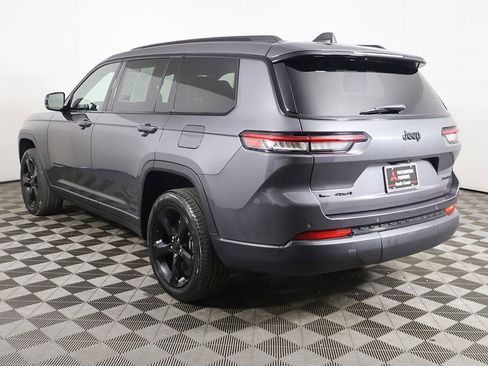 Used 2023 Jeep Grand Cherokee L Limited w/ Black Appearance Package AWD/4WD image 11