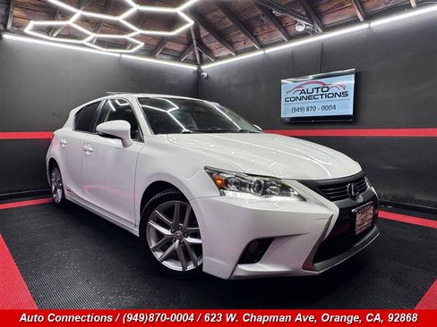 Used 2015 Lexus CT 200h image 1