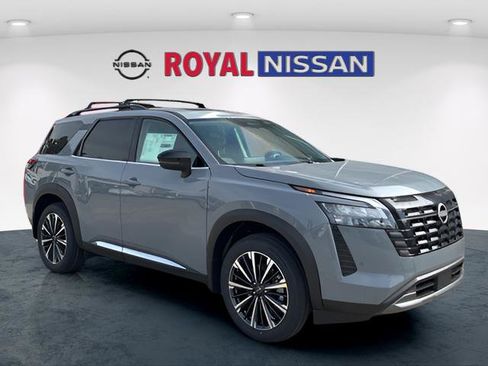 New 2026 Nissan Pathfinder Platinum FWD image 1