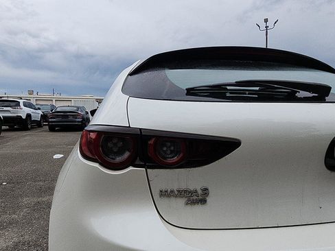 Used 2019 MAZDA MAZDA3 AWD Hatchback w/ Preferred Pkg image 10