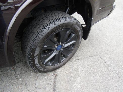 Used 2019 Ford F150 XLT w/ Equipment Group 302A Luxury AWD/4WD image 37