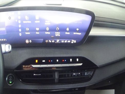 Used 2025 Buick Enclave Preferred image 28