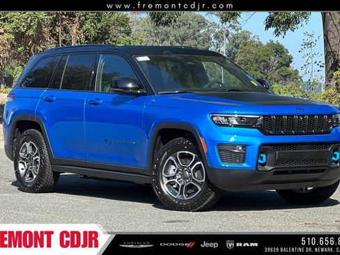 New 2023 Jeep Grand Cherokee Trailhawk w/ Advanced Protech Group II image 1