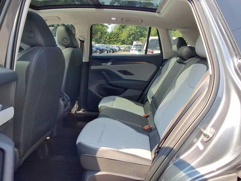 Used 2025 Volkswagen Tiguan SE AWD/4WD image 26