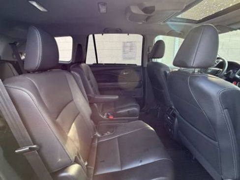 Used 2019 Honda Pilot Touring image 12