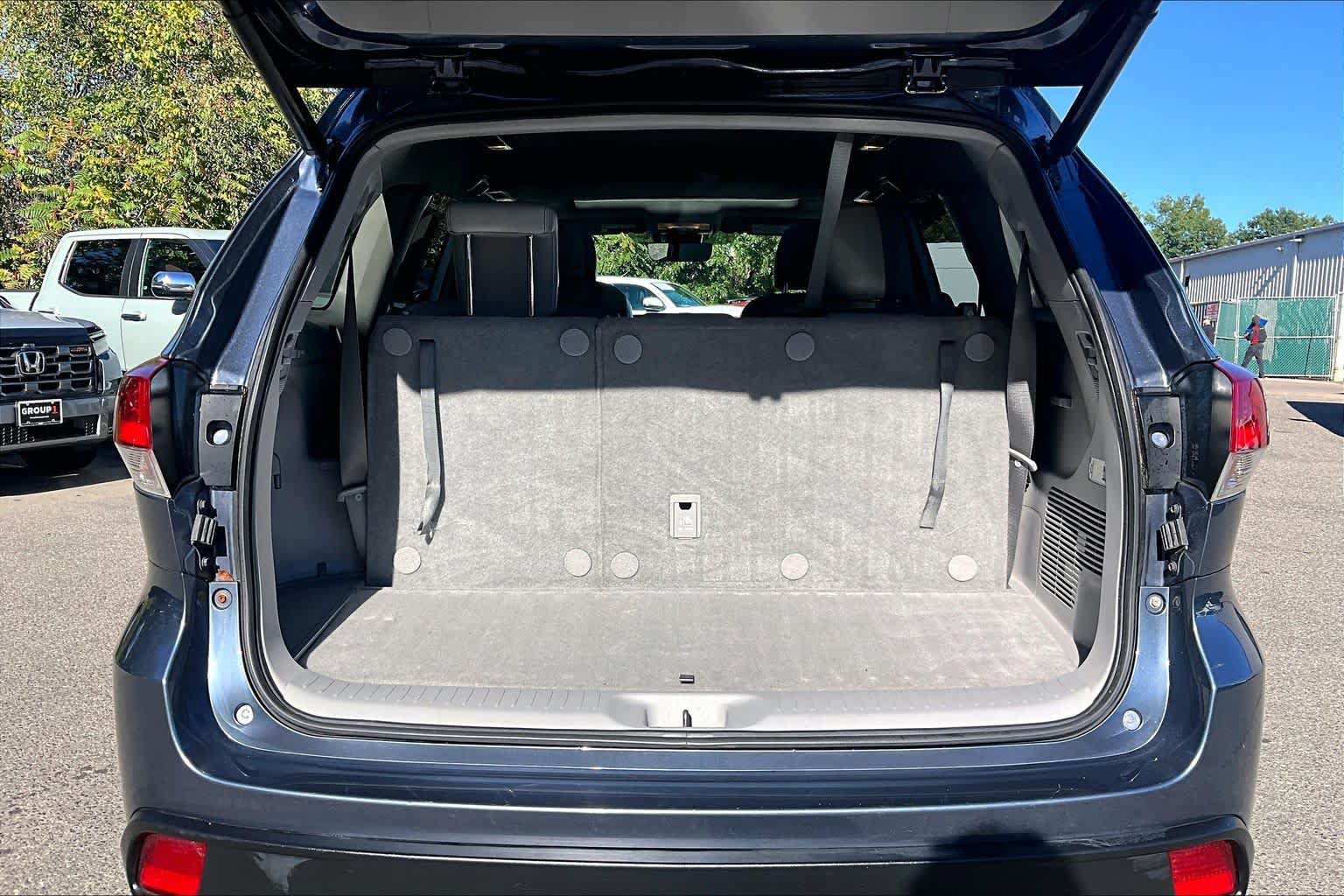 Used 2018 Toyota Highlander XLE AWD/4WD image 31