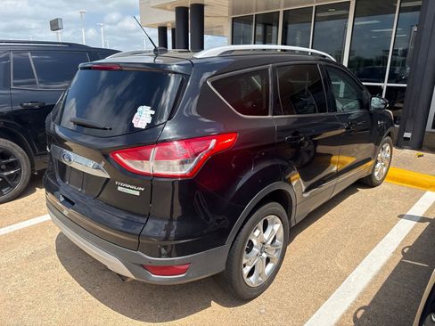 Used 2015 Ford Escape Titanium FWD image 4