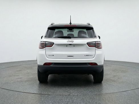 Used 2025 Jeep Compass Limited image 7