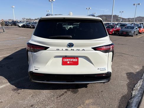 Certified 2021 Toyota Sienna Platinum image 3