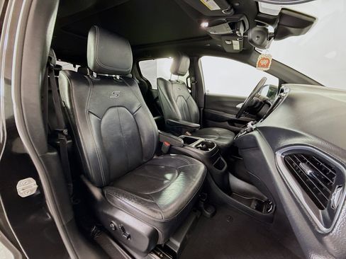 Used 2019 Chrysler Pacifica Touring-L Plus w/ Advanced Safetytec Group image 29