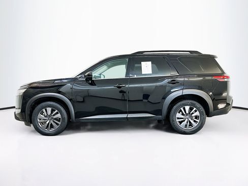 Used 2025 Nissan Pathfinder SV image 4