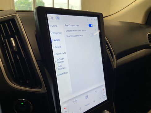 Used 2024 Ford Edge SEL image 28