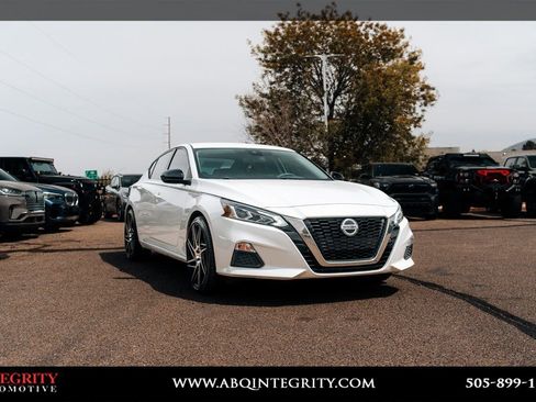 Used 2021 Nissan Altima 2.5 SR image 1