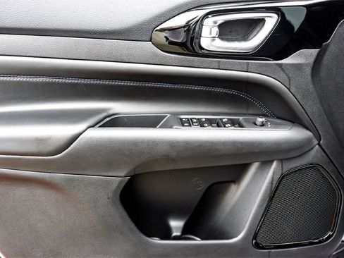 New 2026 Jeep Compass Latitude image 7