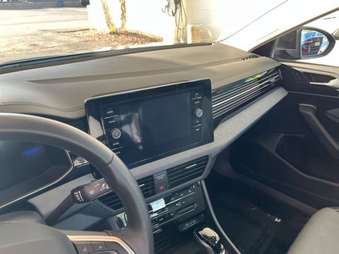 Used 2025 Volkswagen Jetta SE image 18