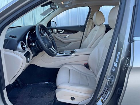 Used 2021 Mercedes-Benz GLC 300 GLC 300 w/ Premium Package image 16