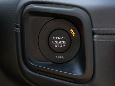 Used 2024 Jeep Wrangler Unlimited Sahara w/ Safety Group AWD/4WD image 31