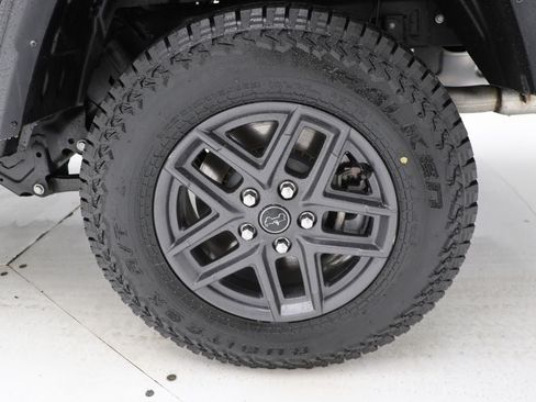 Used 2024 Jeep Gladiator Sport AWD/4WD image 11