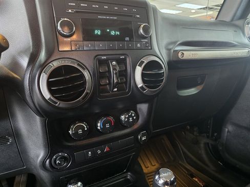 Used 2015 Jeep Wrangler Unlimited Sport w/ Power Convenience Group AWD/4WD image 24