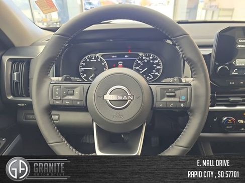 New 2025 Nissan Pathfinder SL w/ Black Appearance Package AWD/4WD image 14