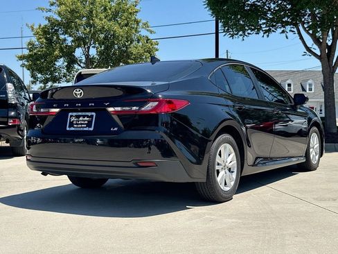 Used 2025 Toyota Camry LE w/ Convenience Package FWD image 8