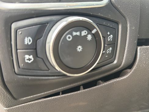 Used 2013 Ford Focus Titanium FWD image 20