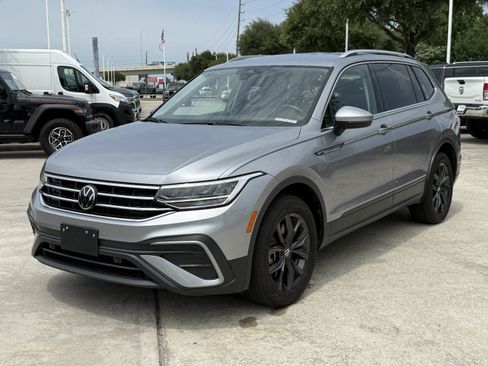 Used 2024 Volkswagen Tiguan SE AWD/4WD image 10