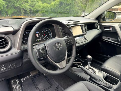 Used 2018 Toyota RAV4 Limited FWD image 11