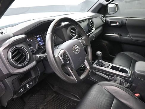 Used 2019 Toyota Tacoma TRD Off-Road image 18
