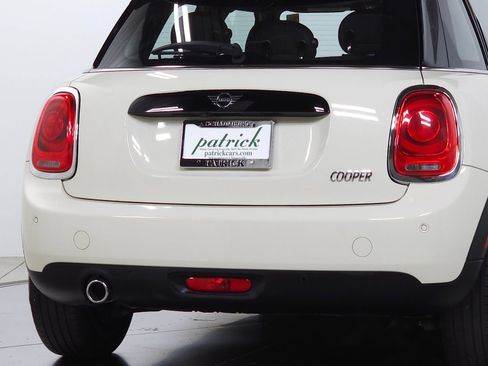 Used 2021 MINI Cooper 4-Door Hardtop FWD image 9