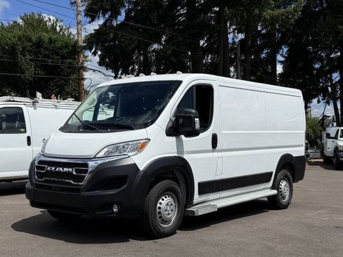Used 2025 RAM ProMaster 2500 w/ U-Haul Equipment Group FWD image 2