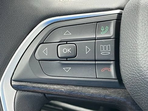 Used 2024 Jeep Grand Cherokee Limited AWD/4WD image 39