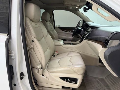 Used 2020 Cadillac Escalade Premium Luxury AWD/4WD image 21