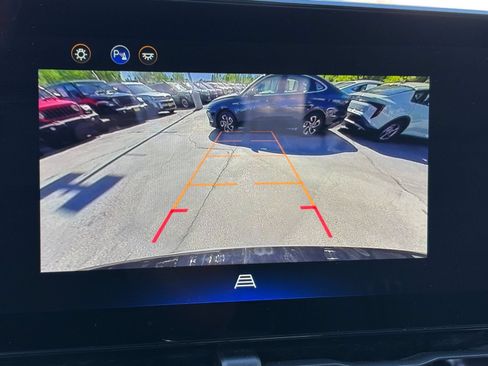 Used 2025 Chevrolet Equinox LT AWD/4WD image 25
