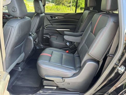 Used 2024 Chevrolet Traverse RS w/ LPO, Floor Liner Package AWD/4WD image 18