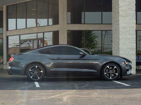 Used 2018 Ford Mustang GT image 3