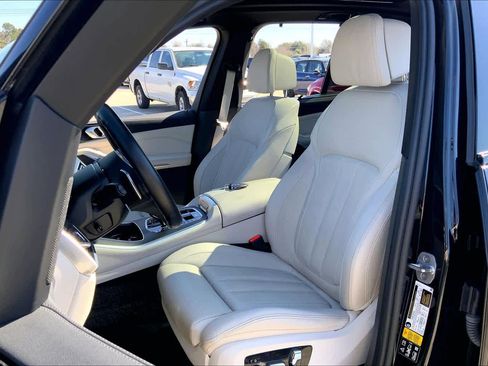 Used 2022 BMW X5 xDrive40i w/ M Sport Package image 8